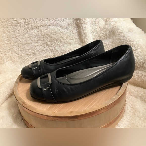 Trotters Black Leather Comfort Buckle Square Toe Flats Shoes, 11 Wide - Picture 11 of 11